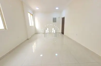 Apartment - 2 Bedrooms - 2 Bathrooms for rent in Umm Ghuwalina - Umm Ghuwailina - Doha