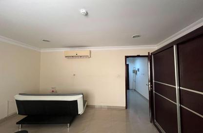 Apartment - Studio - 1 Bathroom for rent in Bin Omran - Fereej Bin Omran - Doha Apartment - Studio - 1 Bathroom for rent in Bin Omran - Fereej Bin Omran - Doha