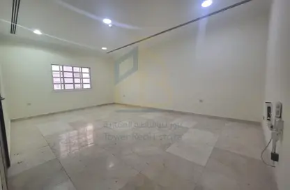 شقة - 2 غرف نوم - 2 حمامات للايجار في شارع الجزيره - فريج بن محمود الشمالي - فريج بن محمود - الدوحة