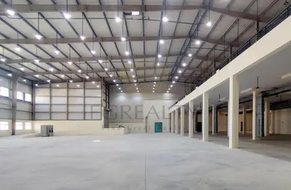 Warehouse - Studio - 2 Bathrooms for sale in East Industrial Street - Birkat Al Awamer - Al Wakra