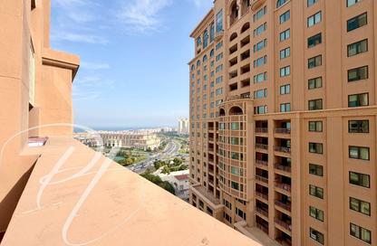 Apartment - 1 Bedroom - 2 Bathrooms for rent in Tower 18 - Porto Arabia - The Pearl Island - Doha