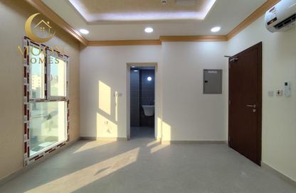 Apartment - 1 Bedroom - 2 Bathrooms for rent in Umm Ghuwailina 4 - Umm Ghuwailina - Doha