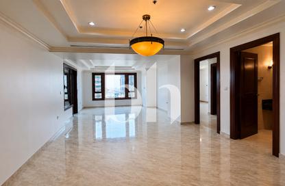 Apartment - 2 Bedrooms - 3 Bathrooms for rent in Porto Arabia - The Pearl Island - Doha