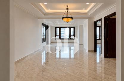 Apartment - 2 Bedrooms - 3 Bathrooms for rent in Porto Arabia - The Pearl Island - Doha