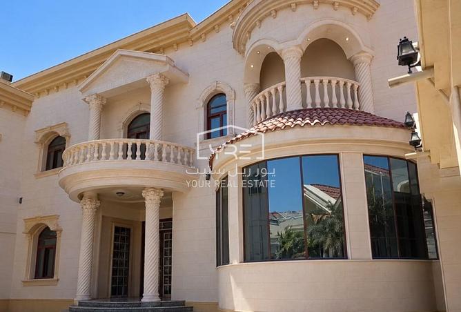 للبيع | فيلا فاخرة في عين خالد – أم السنيم