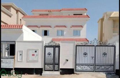 Villa - 6 Bedrooms - 7 Bathrooms for sale in Al Sakhama - Doha
