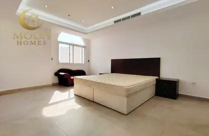 شقة - غرفة نوم - 2 حمامات للايجار في ام غوالينا تجارية - ام غويلينا - أم غويلينا - الدوحة