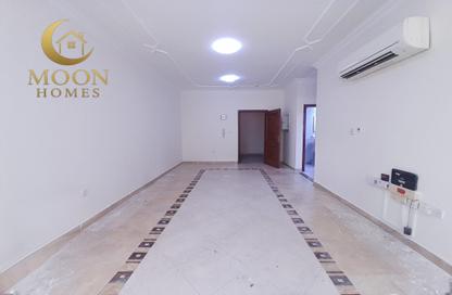 Apartment - 2 Bedrooms - 2 Bathrooms for rent in Al Mansoura - Al Mansoura - Doha