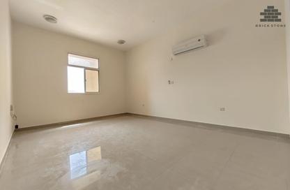 Apartment - 2 Bedrooms - 2 Bathrooms for rent in Al Mansoura - Al Mansoura - Doha