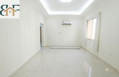Apartment - 2 Bedrooms - 2 Bathrooms for rent in Umm Ghwailina Comm - Umm Ghuwalina - Umm Ghuwailina - Doha