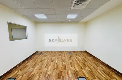 Office Space - Studio - 2 Bathrooms for rent in Al Nasr Street - Al Nasr - Doha