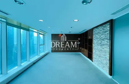 مساحات مكتبية - 6 غرف نوم - 2 حمامات للايجار في برج وست باي - الخليج الجنوبي - الخليج الغربي - الدوحة