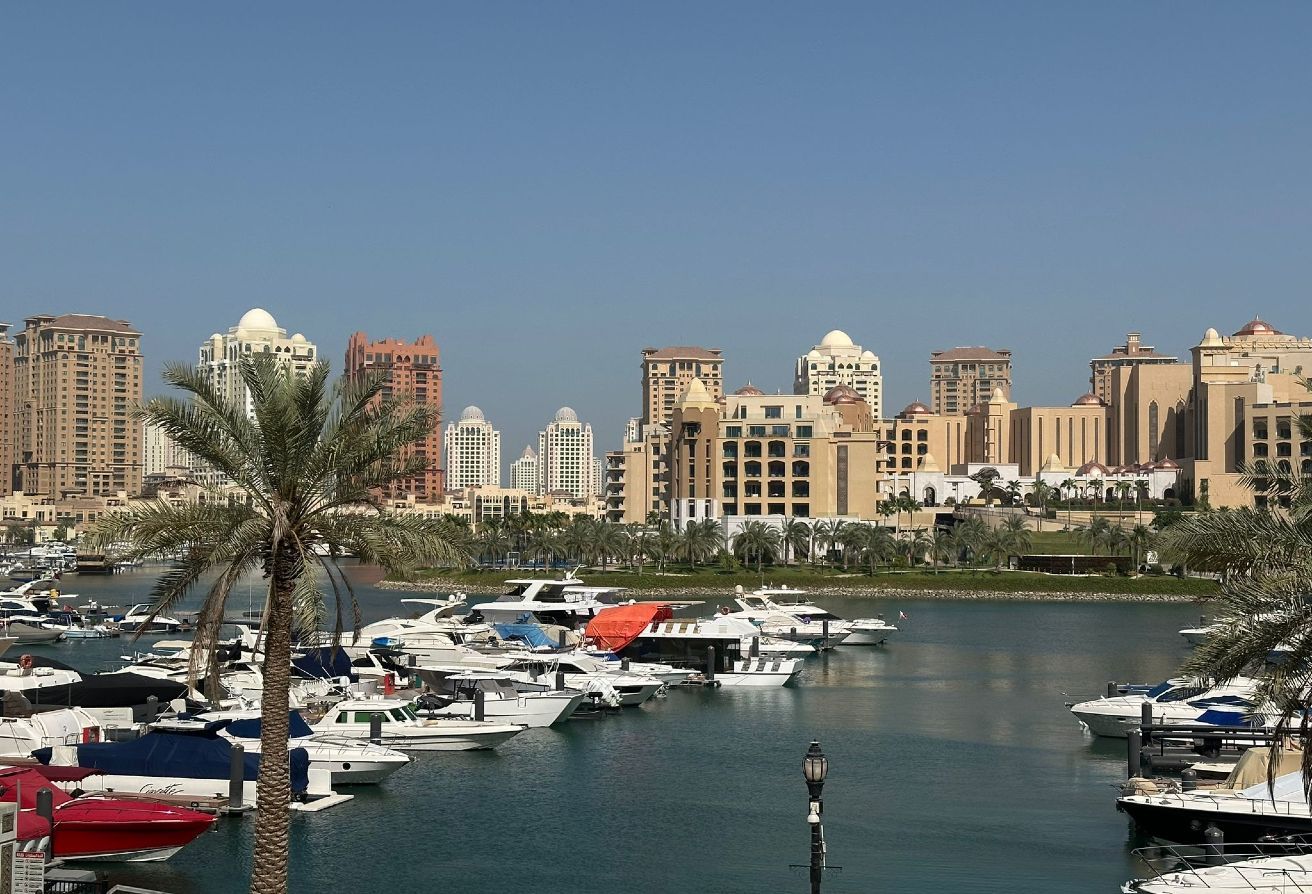 TRIPLEX TOWNHOUSE WITH MARINA VIEW IN PEARL thumbnail 2