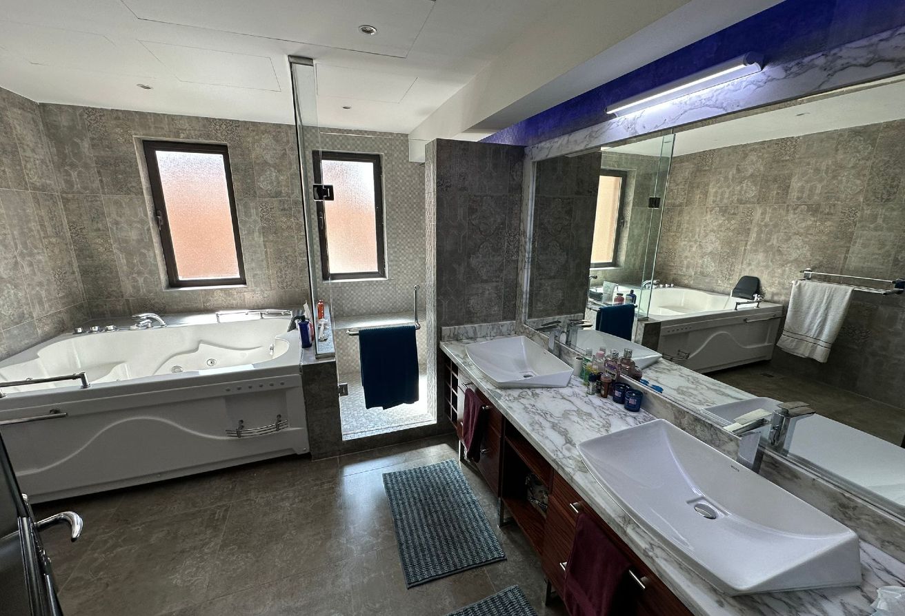 TRIPLEX TOWNHOUSE WITH MARINA VIEW IN PEARL thumbnail 22