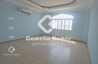 Villa - 5 - 5 for rent in Izghawa - Izghawa - Doha