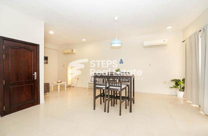 Villa - 5 - 5 for rent in Al Kheesa - Al Kheesa - Umm Salal Mohammed