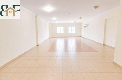 Apartment - 3 Bedrooms - 3 Bathrooms for rent in Umm Ghwailina Comm - Umm Ghuwalina - Umm Ghuwailina - Doha