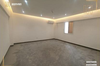 Apartment - 3 Bedrooms - 2 Bathrooms for rent in Al Mansoura - Al Mansoura - Doha