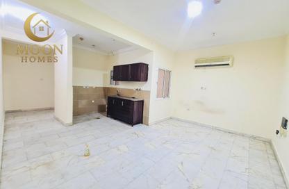 Apartment - 1 Bedroom - 1 Bathroom for rent in Umm Ghwailina Comm - Umm Ghuwalina - Umm Ghuwailina - Doha Apartment - 1 Bedroom - 1 Bathroom for rent in Umm Ghwailina Comm - Umm Ghuwalina - Umm Ghuwailina - Doha