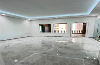 Apartment - 2 Bedrooms - 3 Bathrooms for rent in East Porto Drive - Porto Arabia - The Pearl Island - Doha Apartment - 2 Bedrooms - 3 Bathrooms for rent in East Porto Drive - Porto Arabia - The Pearl Island - Doha