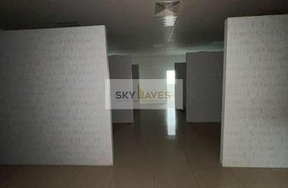 Retail - Studio - 2 Bathrooms for rent in Ain Khalid Gate - Ain Khaled - Doha
