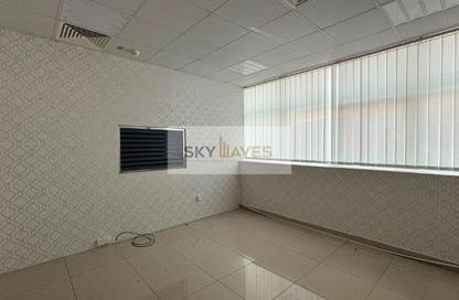 Retail - Studio - 2 Bathrooms for rent in Ain Khalid Gate - Ain Khaled - Doha