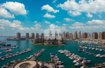 Apartment - 3 Bedrooms - 4 Bathrooms for rent in Tower 22 - Porto Arabia - The Pearl Island - Doha