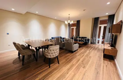 Apartment - 3 Bedrooms - 5 Bathrooms for rent in Floresta Gardens - Floresta Gardens - The Pearl Island - Doha