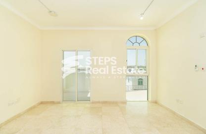 Villa - 5 Bedrooms - 5 Bathrooms for rent in Wadi Al Markh - Muraikh - AlMuraikh - Doha