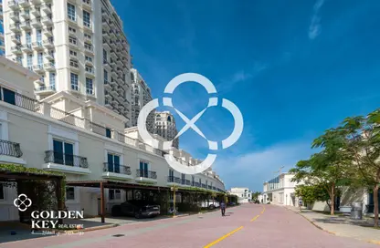 فيلا - 5 غرف نوم - 6 حمامات للايجار في حدائق فلورستا - حدائق فلورستا - جزيرة اللؤلؤة - الدوحة