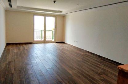 Apartment - 2 Bedrooms - 3 Bathrooms for rent in Viva West - Viva Bahriyah - The Pearl Island - Doha