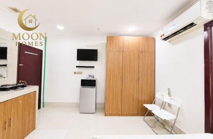 Apartment - Studio - 1 Bathroom for rent in Umm Ghwailina Comm - Umm Ghuwalina - Umm Ghuwailina - Doha