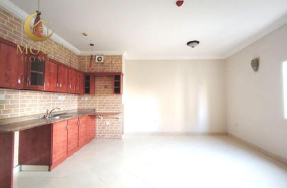 Apartment - 1 Bedroom - 1 Bathroom for rent in Umm Ghuwailina 4 - Umm Ghuwailina - Doha