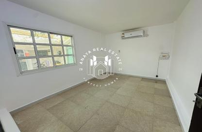 Villa - 2 Bedrooms - 1 Bathroom for rent in Al Maamoura - Al Maamoura - Doha