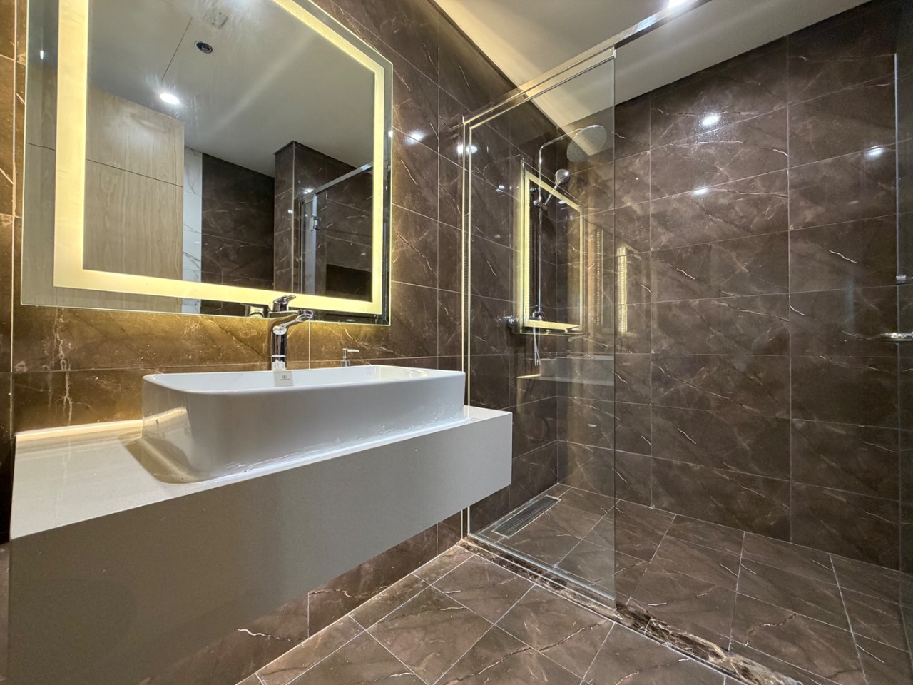Lusail Marina 1 Bedroom Apartment with Shared Pool thumbnail 7