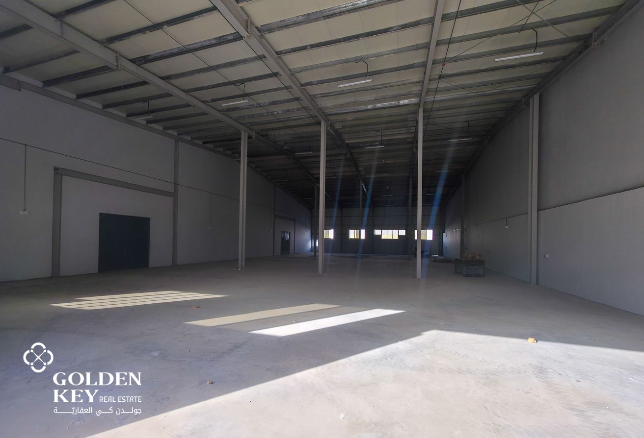 Fully Equipped 4000 sqm WarehouseꟷBirkat Al Awamer