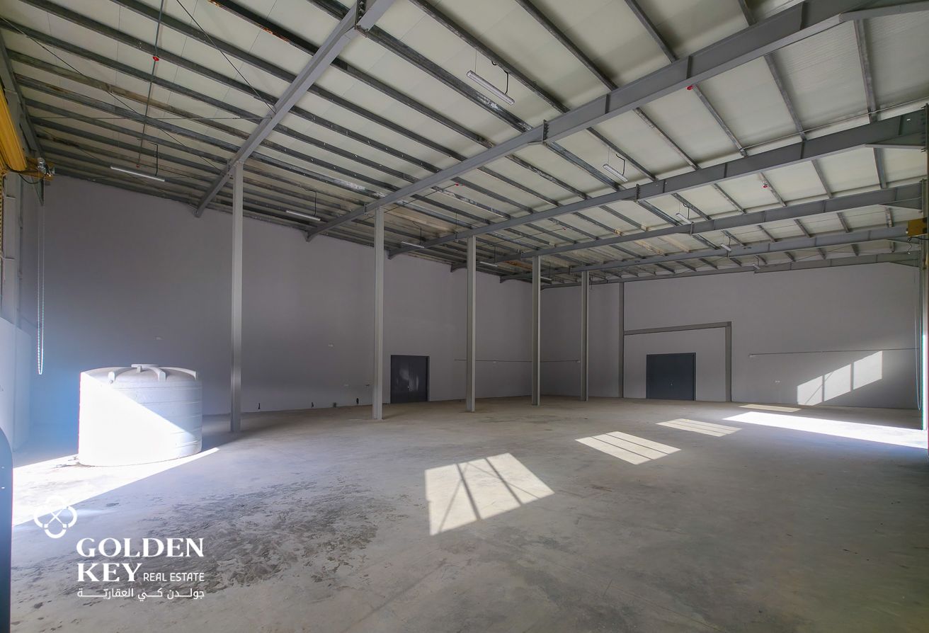 Fully Equipped 4000 sqm WarehouseꟷBirkat Al Awamer