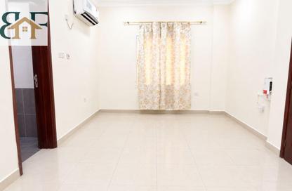 Apartment - 4 Bedrooms - 2 Bathrooms for rent in Al Mansoura - Al Mansoura - Doha Apartment - 4 Bedrooms - 2 Bathrooms for rent in Al Mansoura - Al Mansoura - Doha