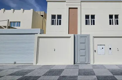 فيلا - 8 غرف نوم - 8 حمامات للايجار في فيلات وادي السيل - وادي السيل - الدوحة