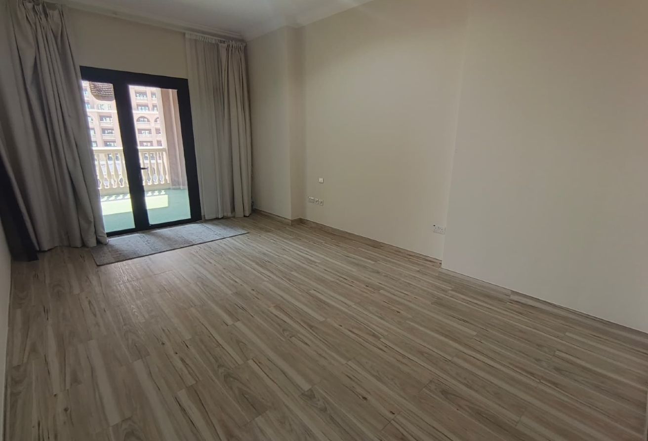 1 BR Apartment at higher floor with sea view |hot thumbnail 9