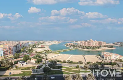 Apartment - 3 Bedrooms - 3 Bathrooms for rent in Tower 15 - Porto Arabia - The Pearl Island - Doha