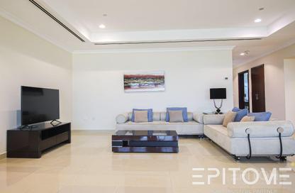 Apartment - 3 Bedrooms - 3 Bathrooms for rent in Tower 15 - Porto Arabia - The Pearl Island - Doha