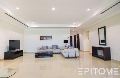 Apartment - 3 Bedrooms - 3 Bathrooms for rent in Tower 15 - Porto Arabia - The Pearl Island - Doha