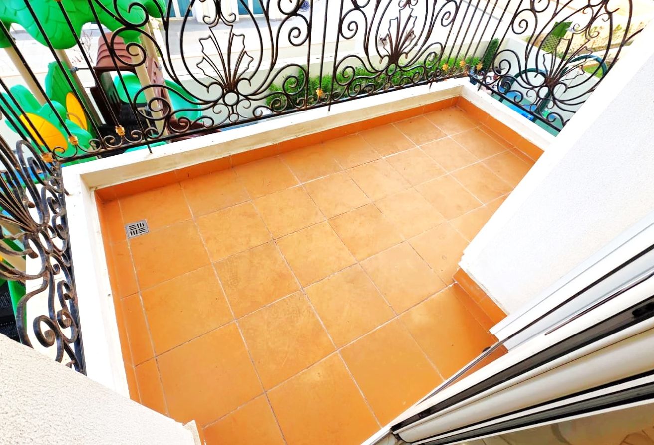 BILLS FREE | SEMI FURNISHED 1BHK | GREAT AMENITIES - apartment in Floresta Gardens