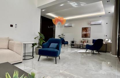 فيلا - 5 غرف نوم - 8 حمامات للايجار في الثمامة - الثمامة - الدوحة