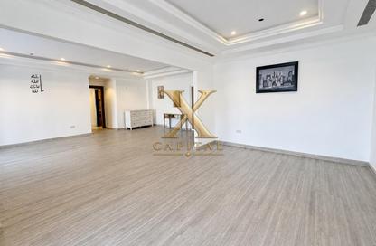Apartment - 2 Bedrooms - 3 Bathrooms for rent in Tower 24 - Porto Arabia - The Pearl Island - Doha