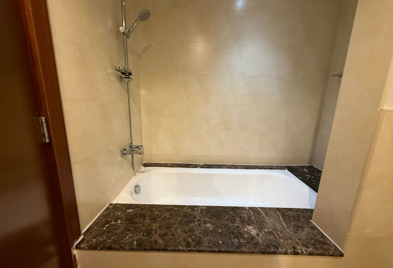 LUXURY 1 BHK +OFFICE DIDE VIEW thumbnail 4