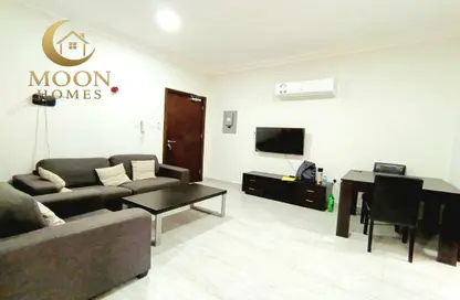 Apartment - 1 Bedroom - 2 Bathrooms for rent in Umm Ghwailina Comm - Umm Ghuwalina - Umm Ghuwailina - Doha