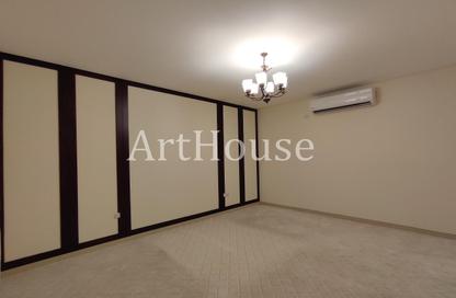Villa - 5 - 6 for rent in Izghawa - Izghawa - Doha