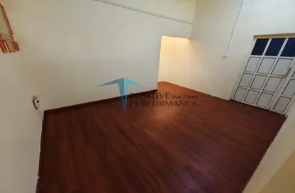 Apartment - 2 Bedrooms - 2 Bathrooms for rent in Bin Omran 35 - Fereej Bin Omran - Doha